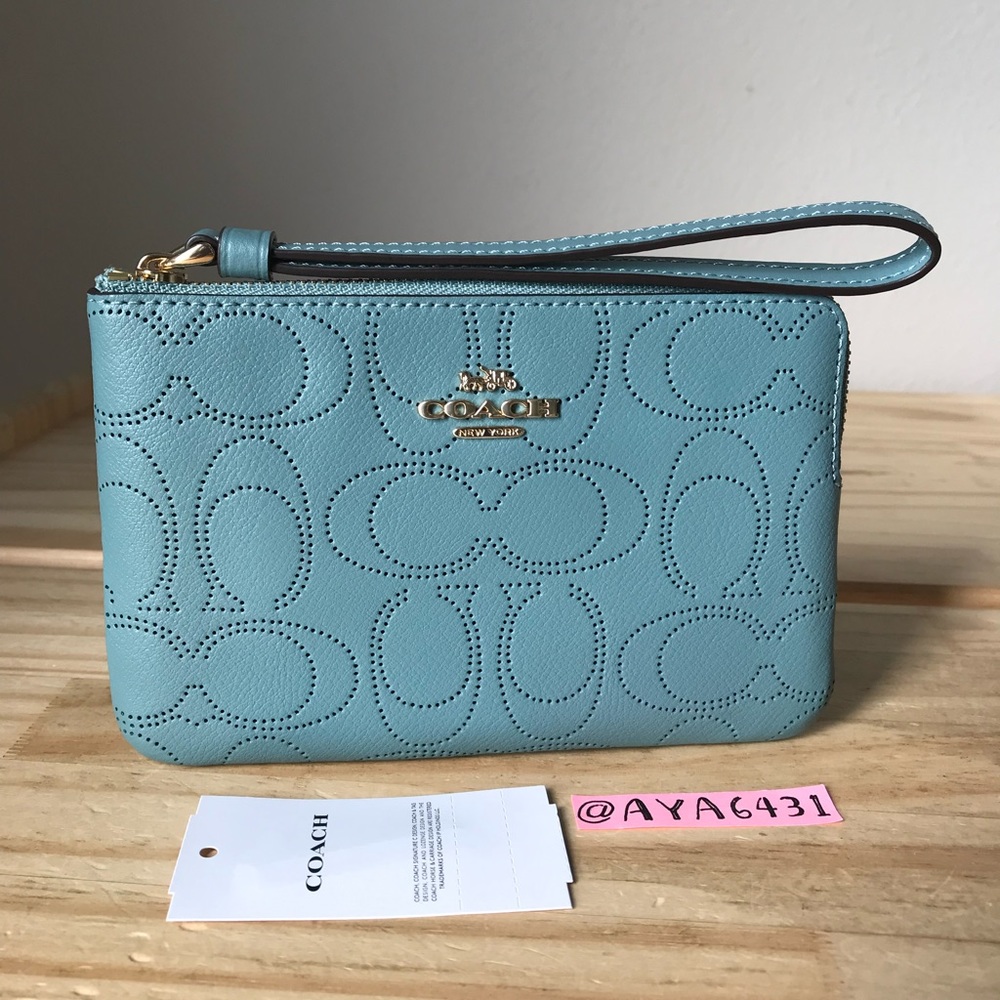Coach Wristlet🎈🎈